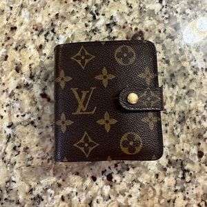 Louis Vuitton Bifold Zippy Wallet
